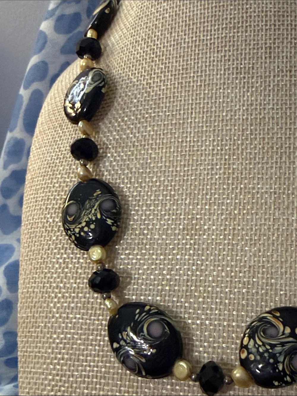 Black and Gold Floral Accent Beaded Necklace